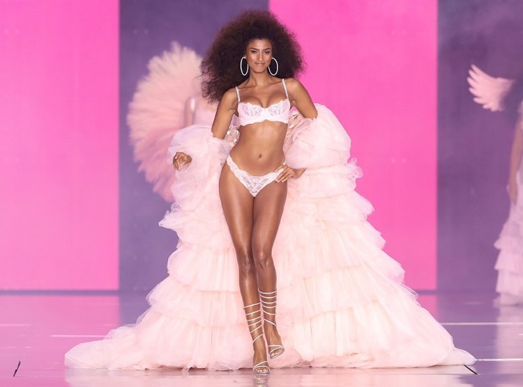 Victoria's Secret Fashion Show: See Gigi Hadid, Irina Shayk and More Models Hit the Runway